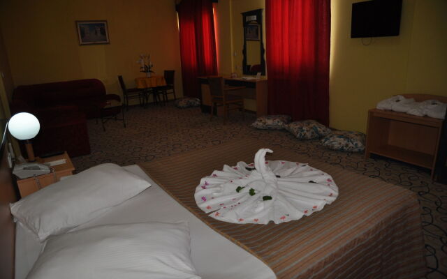 Tassaray Hotel