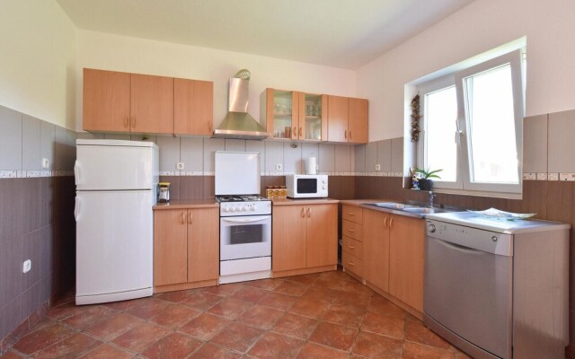 Stunning Home in Trilj With Wifi and 4 Bedrooms