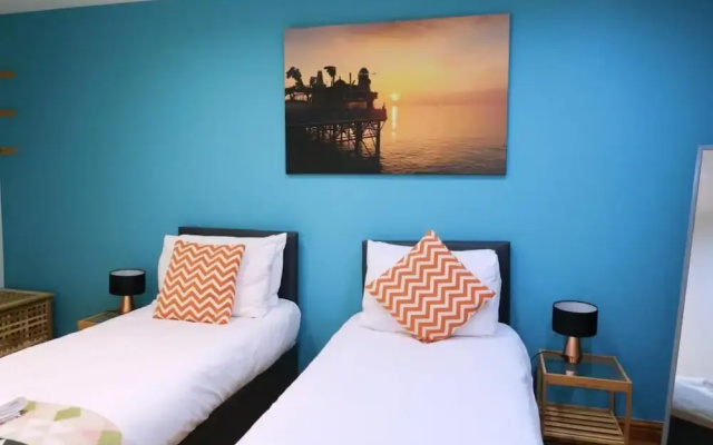 Pebble Mews House - Sleeps 6 to 8 Guests