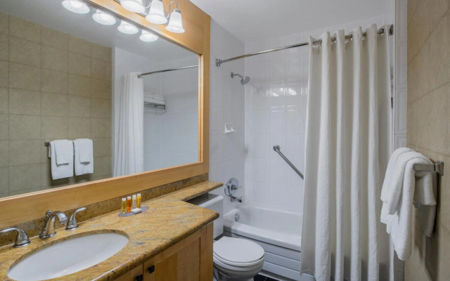 Whistler Village Inn And Suites