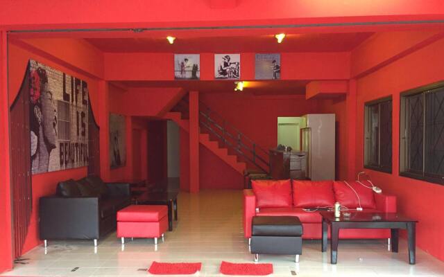 Red Boutique Hostel