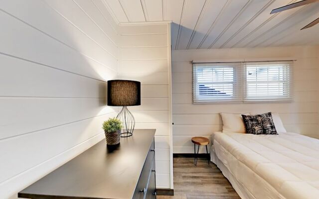 4093 Manzanita Ave Cabin Unit 4