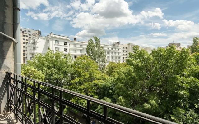 Elegant 3BR Flat Steps From Romanian Athenaeum