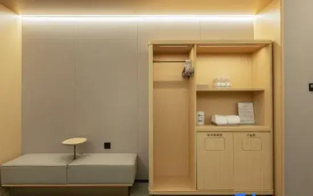 Ji Hotel (Nanjing Yuhua Vientiane City Jiaxi Metro Station)