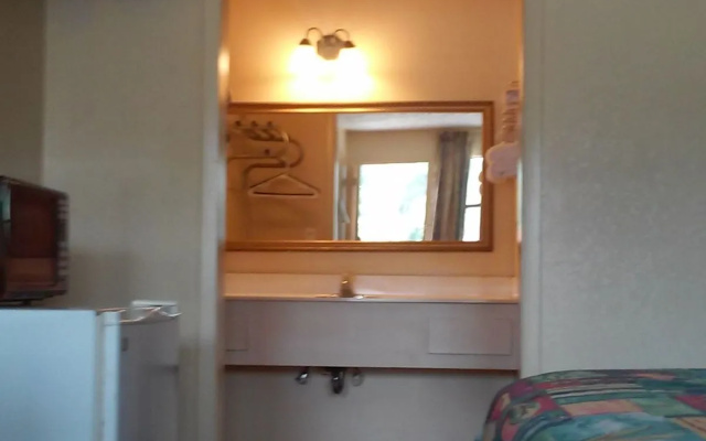 Summer Breeze Motel
