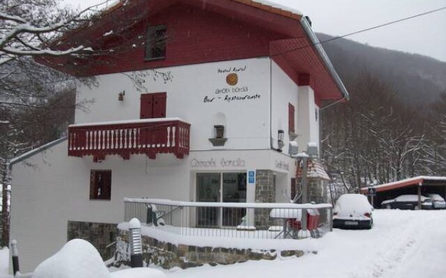 Hostal Rural Arrobi Borda