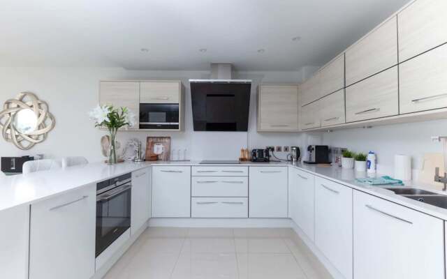 Luxurious Central Edinburgh Apartment - Sleeps 6