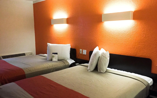 Motel 6 Tampa, FL - Fairgrounds