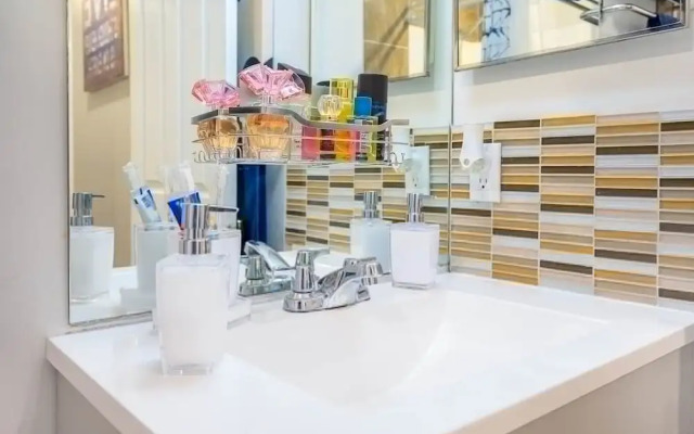 240 Spacious Modern Home w AC