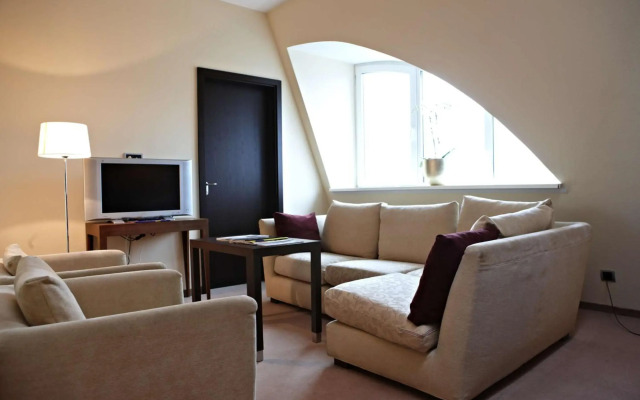 Metropolitan Hotel by Flemings