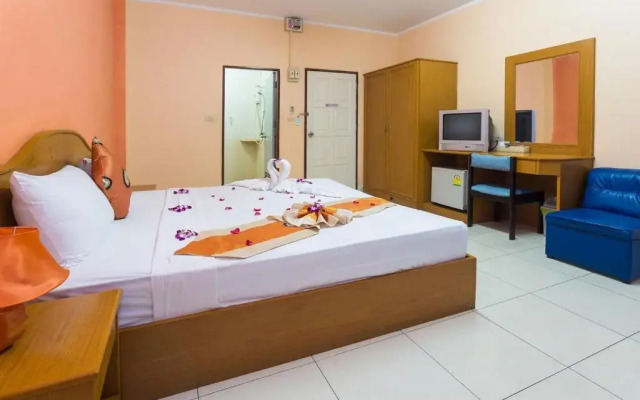 Room in Guest Room - Guesthouse Belvedere - Cozy Beautiful Double Room Near Patong Beach