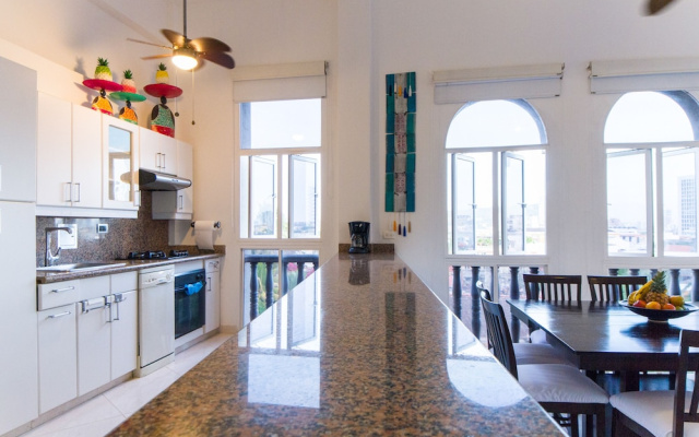 Old City Deluxe Condo By Nomad Guru
