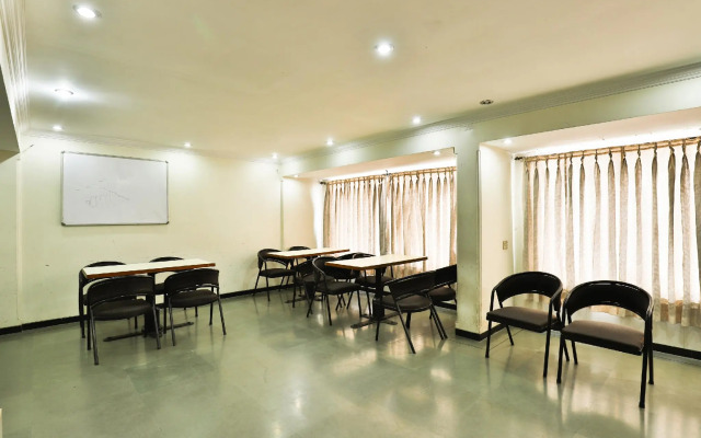 OYO 14235 Hotel Ostria