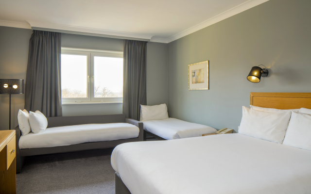 Holiday Inn Edinburgh Zoo by IHG - Image 5
