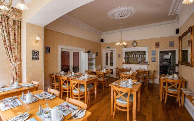 Raincliffe Hotel