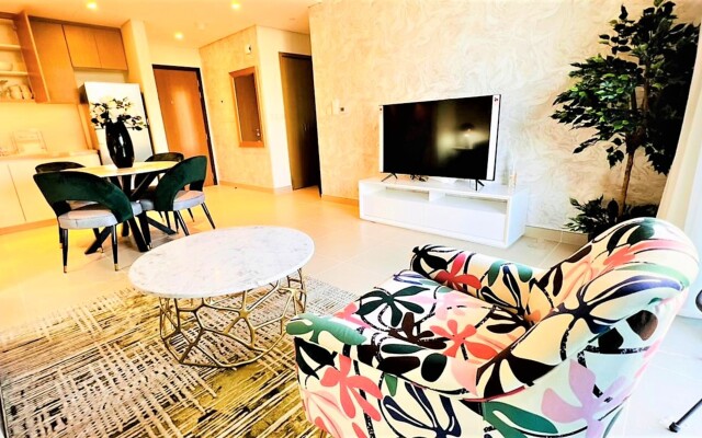 Stunning apartment beach front with balcony Dubai Marina