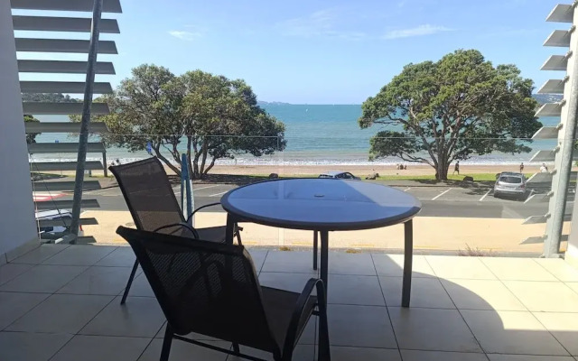 Paihia Beach Front 1 bedroom Apartment