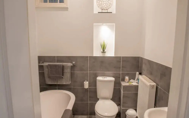 Toothbrush Apts - Ipswich Fonnereau Road