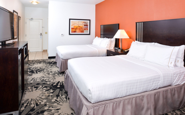 Holiday Inn Express & Suites Greenfield by IHG