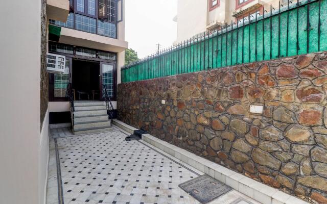 OYO 81972 Hotel Neelam Villa