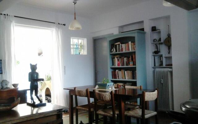 Roof-top garden apartment really well located in Athens