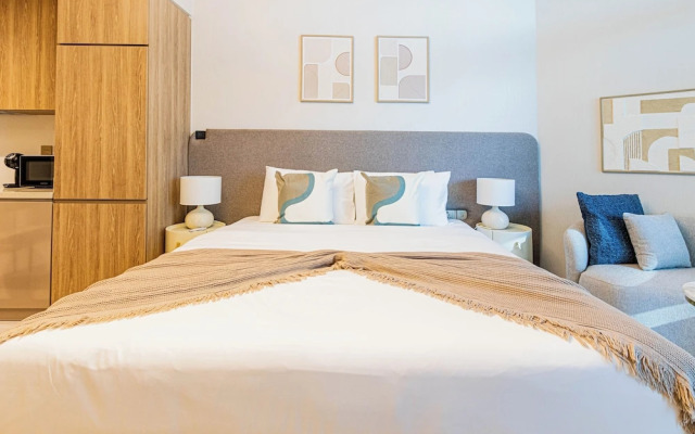 Minimalist Luxe Studio in the City