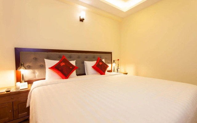 Queen Light Hotel
