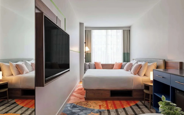 Thriving city location, dining hub