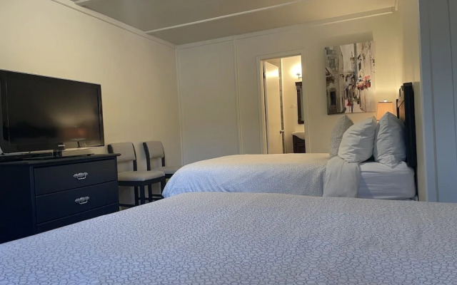 The Piccadilly Motel