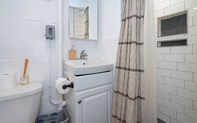 Spacious 4BR CozySuites in Old Town Alexandria