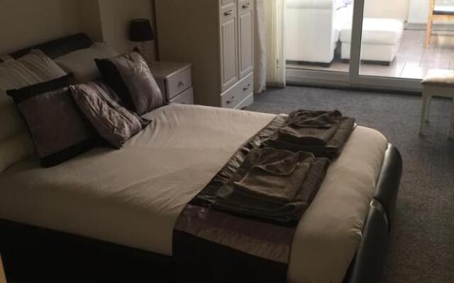 Lottie'S Place