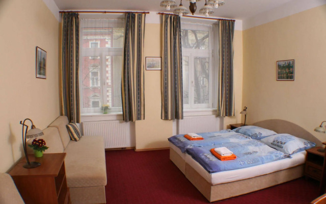 Hotel Aaron