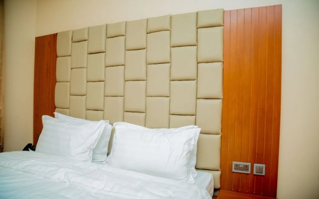 Aniny Hotel