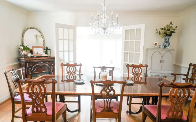 Colonial Gardens Bed & Breakfast