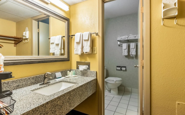 Quality Inn Newton at I-80