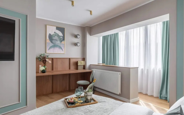 HOLT’s Sublime Minty Green 1BR on the Park
