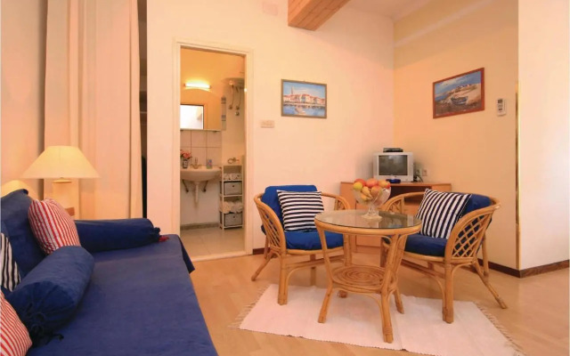 Holiday home Brodarica 2