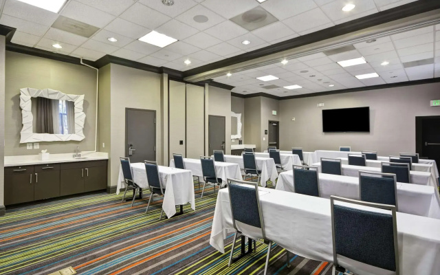 Hampton Inn & Suites Los Angeles Burbank Airport