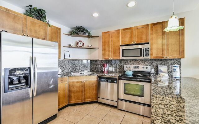 Emerald 707 2 Br condo by RedAwning