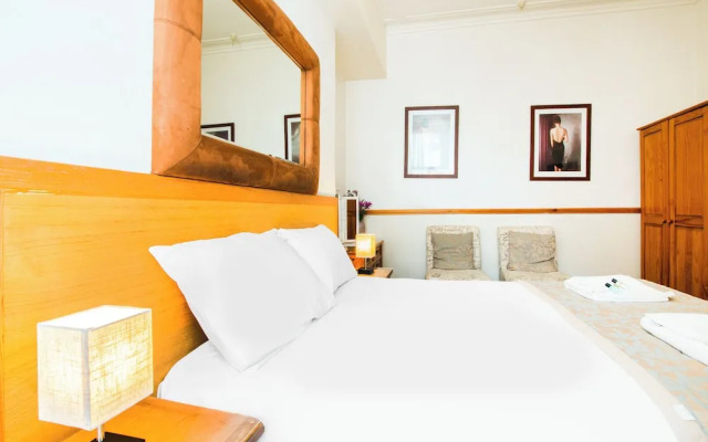 OYO The Lodge Bournemouth