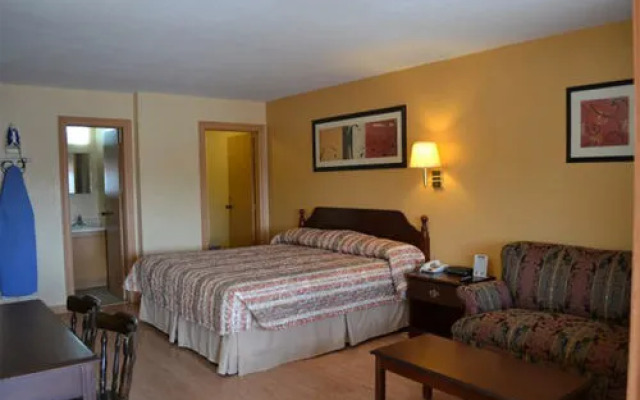 Deluxe Inn and Suites Weslaco
