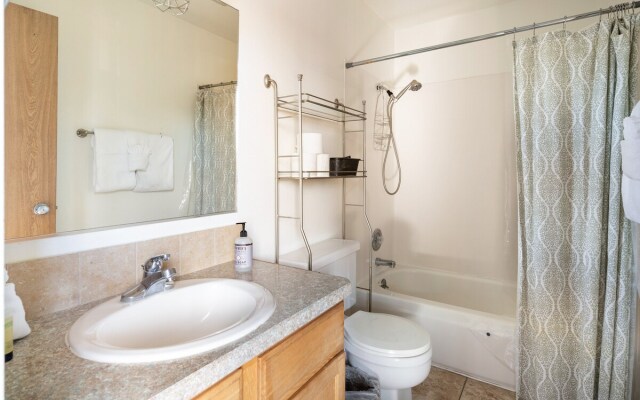 Walk to Downtown Bend&River! Fireplace, quiet