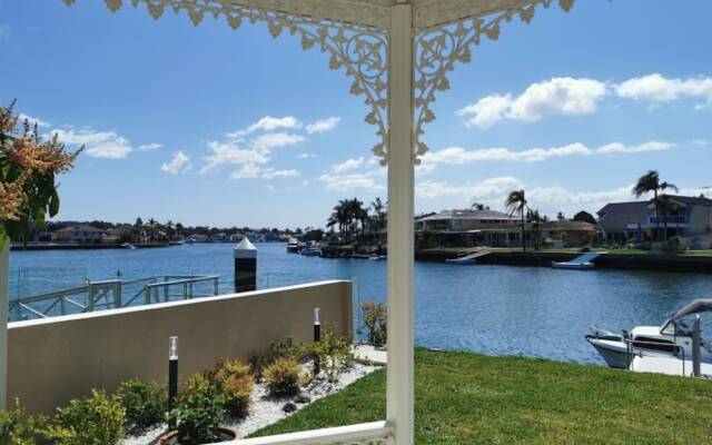 Serviced Waterfront Whole Villa Sydney
