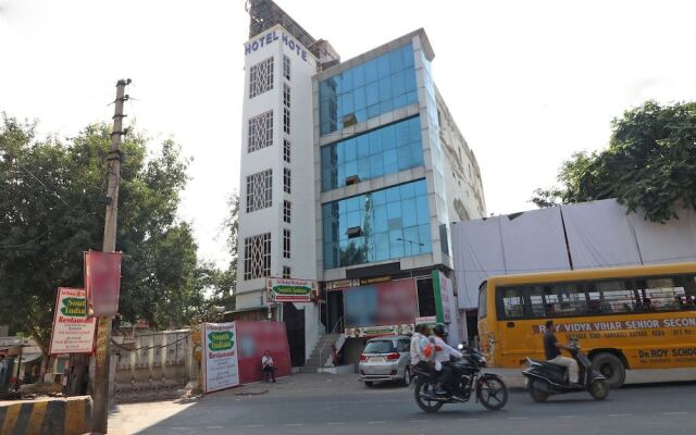 OYO 23158 Hotel The Taj