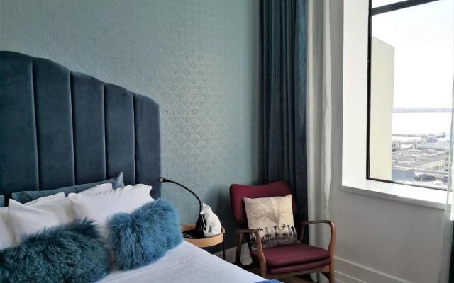 Private apartments in a Landmark Heritage Building – Guest Rooms – Auckland