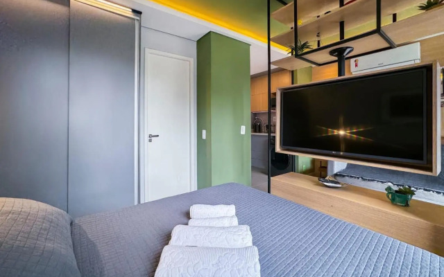 Studio novíssimo, completo e muito bem localizado