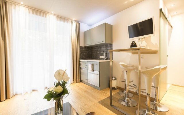 Room 5 Apartments