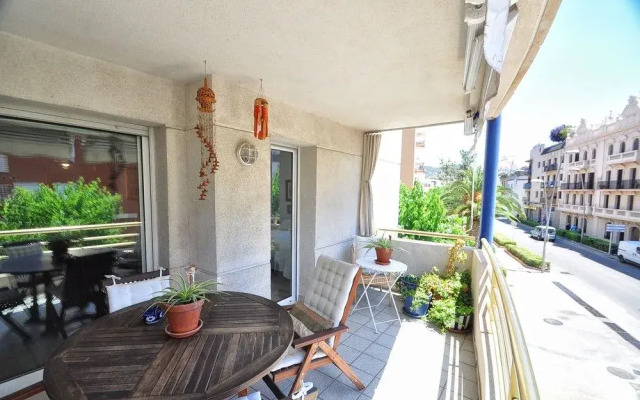 Center Apartment with Swimming pool
