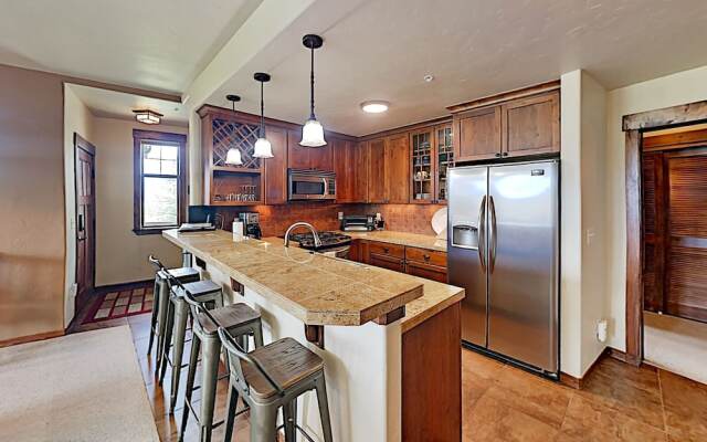 67cpcc10 2 Bedroom Condo