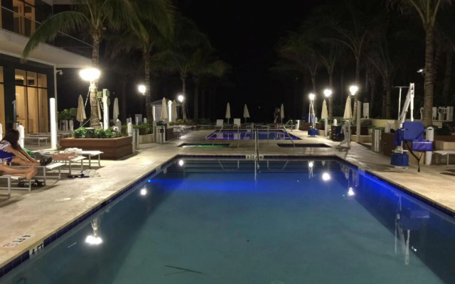 Grand Beach Hotel Surfside West